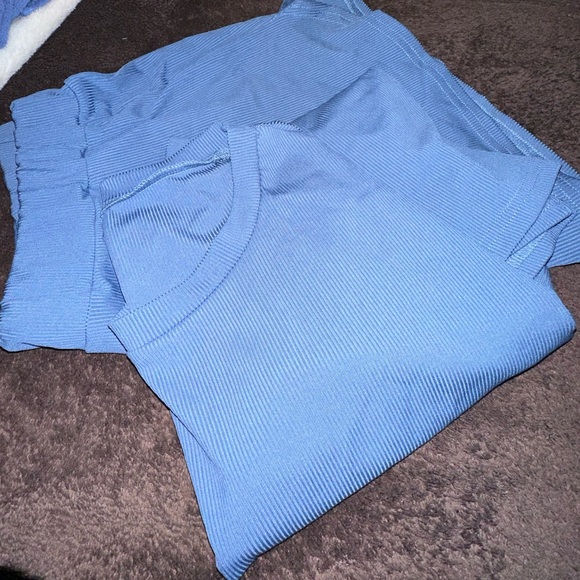 Women's 2 Piece Lounge Set Long Sleeve/Shorts Blue size Small - Picture 4 of 8